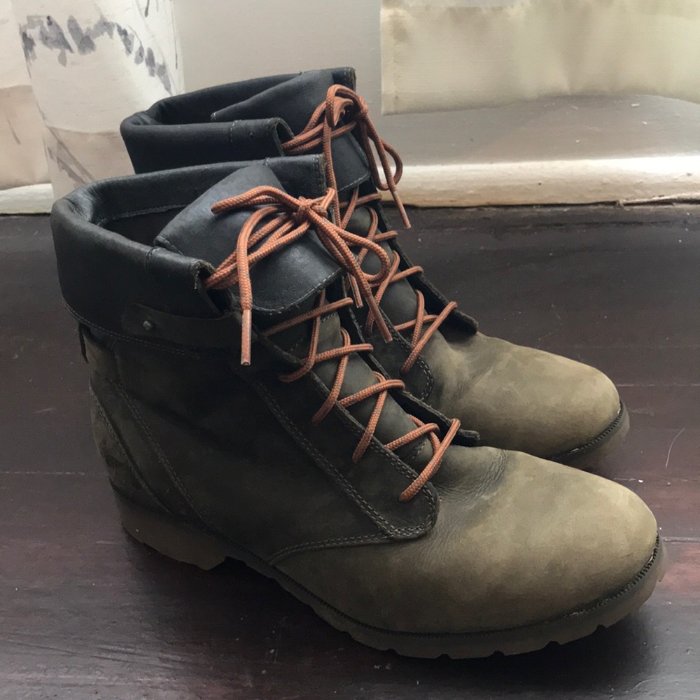 Teva Waterproof boots- Women’s size 8